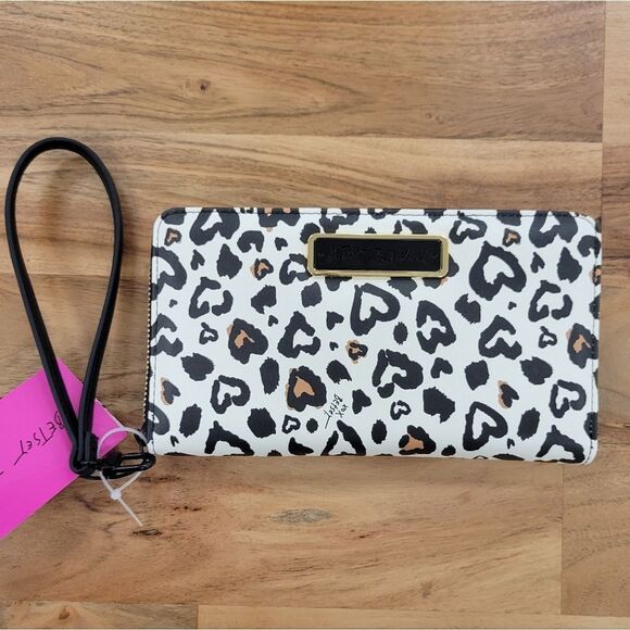 Betsey Johnson Handbags - NEW Betsey Johnson Wallet